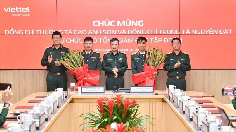 Cao Anh Son (left, second) and Nguyen Dat (right, second) are newly-appointed deputy general directors of Viettel. Photo courtesy of the group.