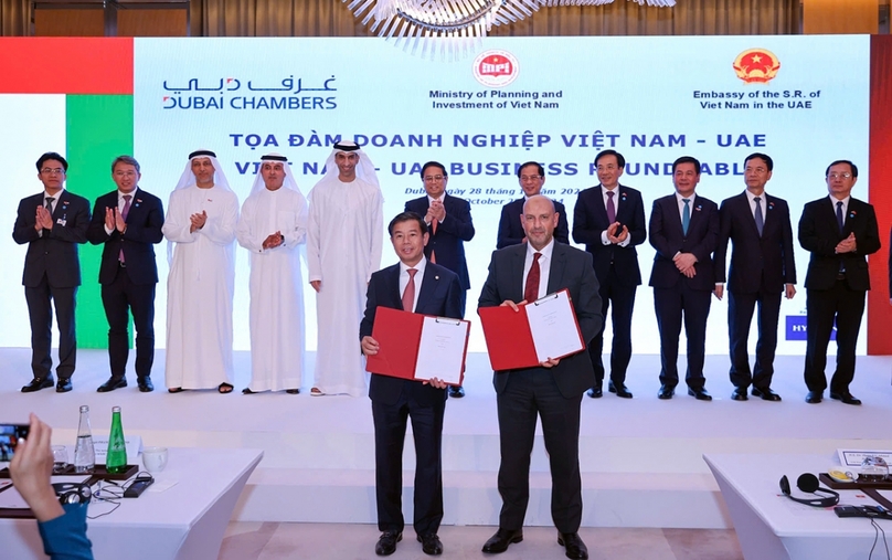 Executives of Vingroup and NMDC sign an MoU in Dubai, the UAE, October 28, 2024. Photo courtesy of Vingroup.