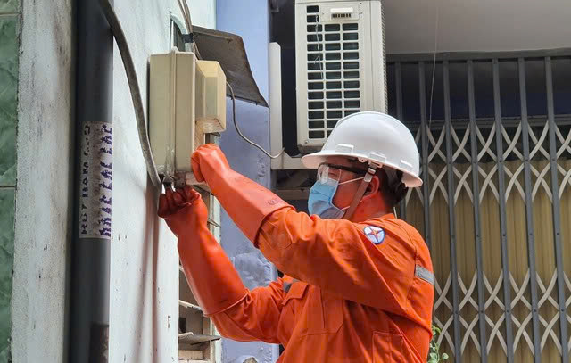  An EVN worker checks a power meter. Photo courtesy of EVN.