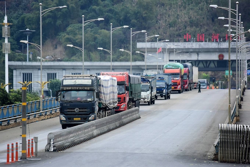 Trucks waiting to export goods to China at Kim Thanh II border gate, Lao Cai province, northern Vietnam. Photo courtesy of Dan Tri (Intellect) newspaper.