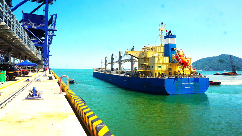 A vessel delivering coals to the Vung Ang II thermal power plant in Ha Tinh province, central Vietnam. Photo courtesy of Ha Tinh news portal.