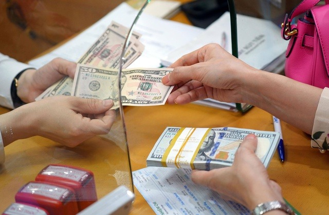 A transaction in U.S. dollar at a bank in Vietnam. Photo courtesy of Thanh Nien (Young People) newspaper. 