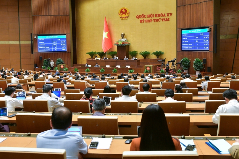 The National Assembly adopts a resolution on the socio-economic development plan for 2025 on November 12, 2024. Photo courtesy of the government's news portal.