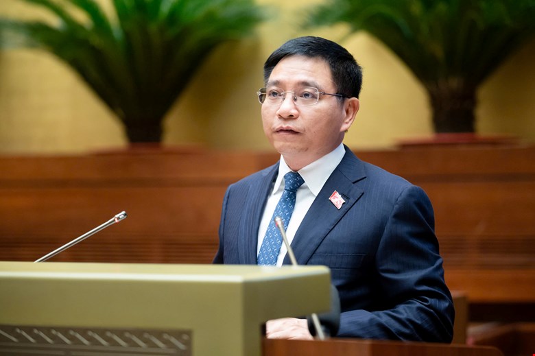 Minister of Transport Nguyen Van Thang presents a plan to build the North-South high speed railway project at a National Assembly session in Hanoi, November 13, 2024. Photo courtesy of the government’s news portal.