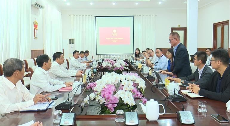 Ninh Thuan officials (left) meet with a business delegation from 3TI Progetti Asia and Chinese firms in the south-central Vietnam province, November 13, 2024. Photo courtesy of Ninh Thuan TV.