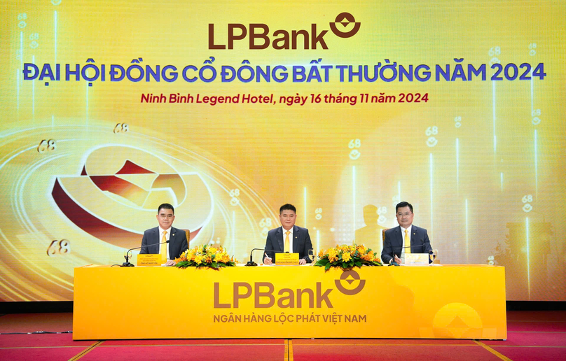 Leaders of LPBank at the extraordinary general meeting (EGM) held on November 16, 2024 in Ninh Binh province, northern Vietnam. Photo by The Investor/Huu Bat.