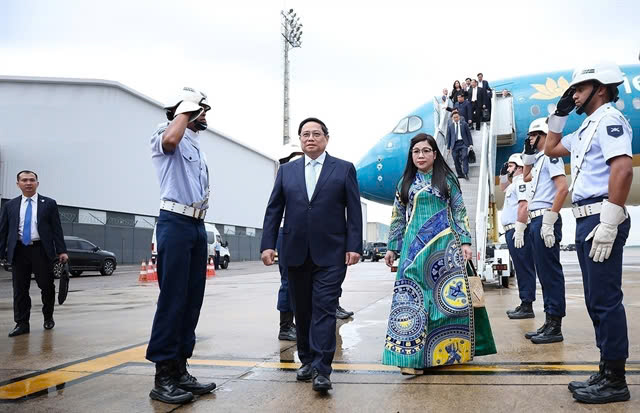 Prime Minister Pham Minh Chinh arrives in Rio de Janeiro, Brazil on November 16, beginning his three-day working visit to attend the G20 Summit and have bilateral meetings. Photo by Vietnam News Agency.