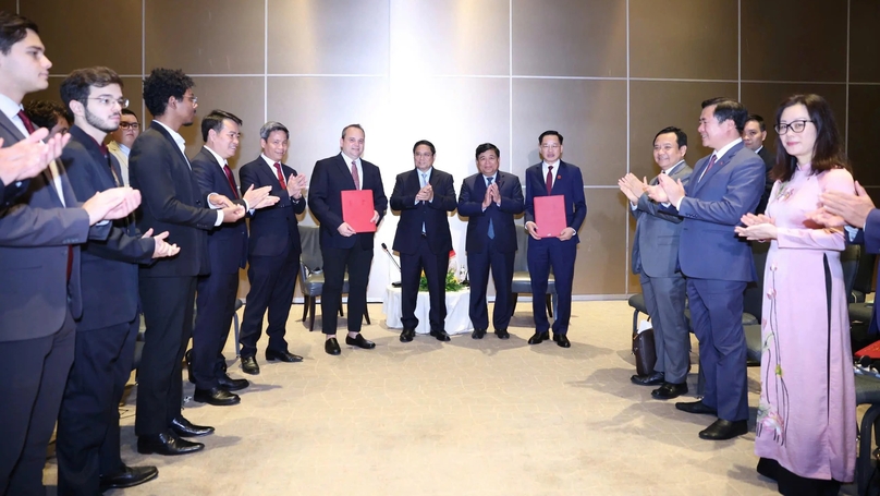 Executives of Vinachem and Oceanside Once Trading, and Prime Minister Pham Minh Chinh (center) at an MoU signing ceremony in Rio de Janeiro, Brazil on November 17, 2024. Photo courtesy of Vinachem.