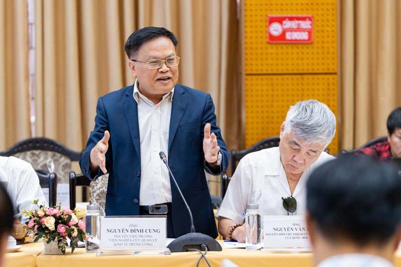 Nguyen Dinh Cung (standing), former director of the Central Institute for Economic Management (CIEM). Photo by The Investor/Quang Huy.