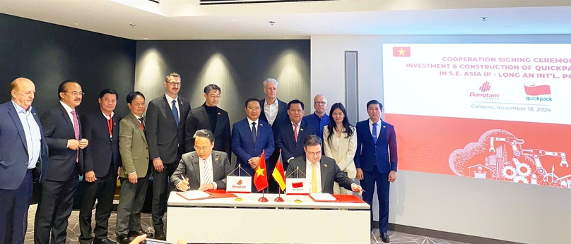 Executives of QuickPack and Dongtam Group sign an MoU in Cologne, Germany on November 18, 2024. Photo courtesy of Long An news portal.