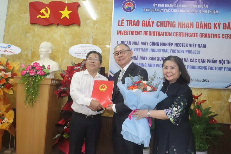 Binh Thuan province grants an investment registration certificate to Taiwan’s NeoSCM Limited in Binh Thuan province, central Vietnam, November 19, 2024. Photo courtesy of Binh Thuan newspaper.