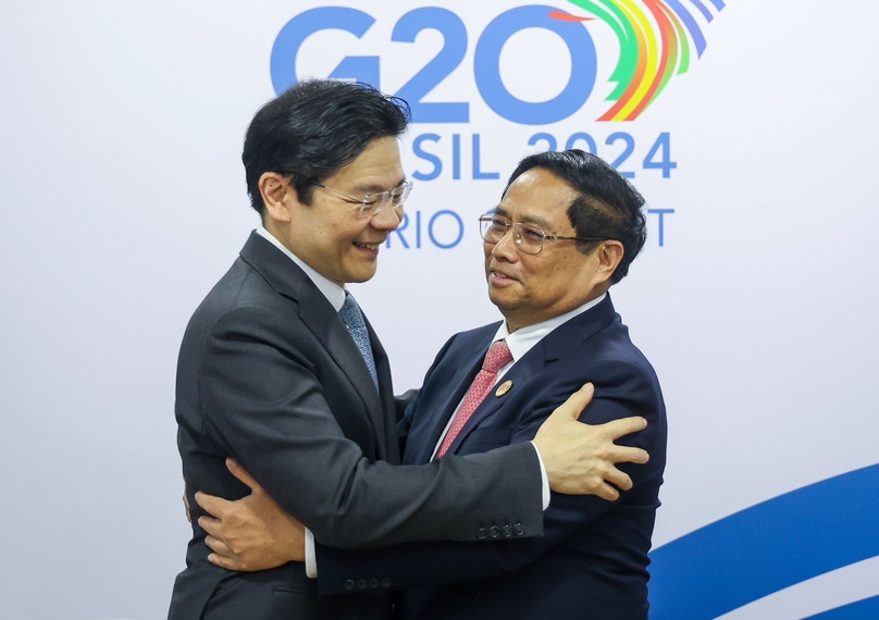 Vietnamese Prime Minister Pham Minh Chinh and his Singaporean counterpart Lawrence Wong greet each other in Rio de Janeiro, Brazil, November 19, 2024. Photo courtesy of Lawrence Wong X.