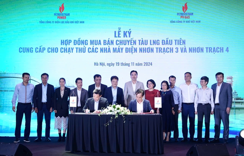 Executives of PV Power and PV Gas sign an LNG supply agreement in Hanoi, November 19, 2024. Photo courtesy of PV Gas.