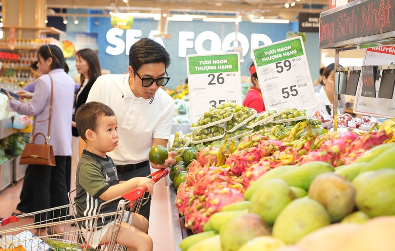 Shoppers at a WinMart supermarket, owned and run by Masan Group. Photo courtesy of the company.