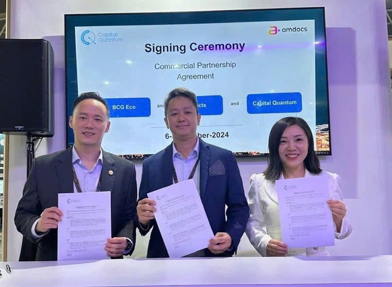 From left: Tan Bo Quan, Andy - CEO of BCG Eco, Anthony Lau Hong Kay - CEO of Corects, and Sofia Cao - CEO of Capital Quantum, sign a cooperation agreement in Singapore. Photo courtesy of Bamboo Capital.