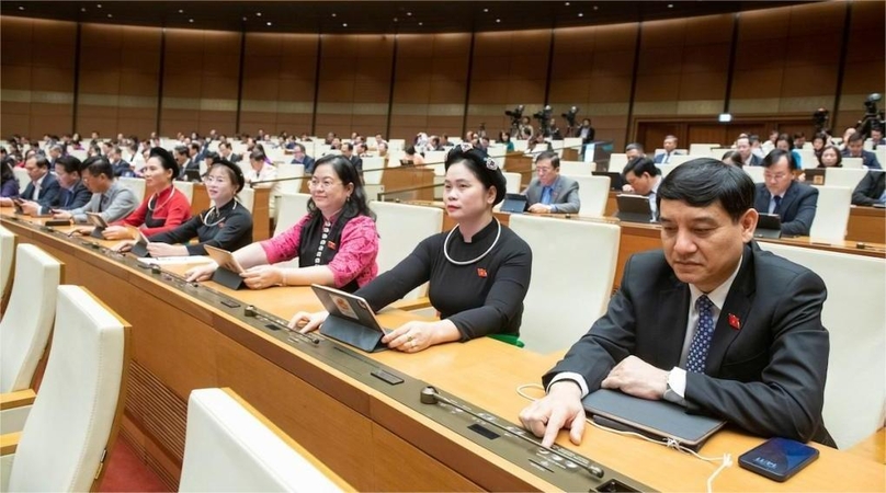 Vietnamese lawamkers press the buttons to approve the resolution on resumption of the nuclear power project in Ninh Thuan province, south-central Vietnam. Photo courtesy of the National Assembly's portal.