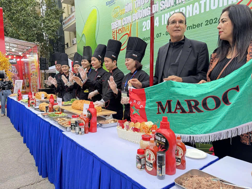 A demonstration of bread varieties from all three regions of Vietnam attracts many visitors. Photo courtesy of Masan Consumer.