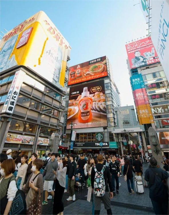 The appearance of Chin-su chili sauce on giant billboards in South Korea and Japan causes a 'stir.' Photo courtesy of Masan Consumer.