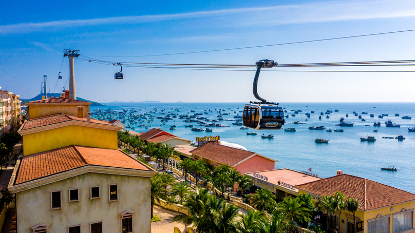 The world's longest 3-wire cable car to Hon Thom Island is one of the most popular experiences for tourists in Phu Quoc.