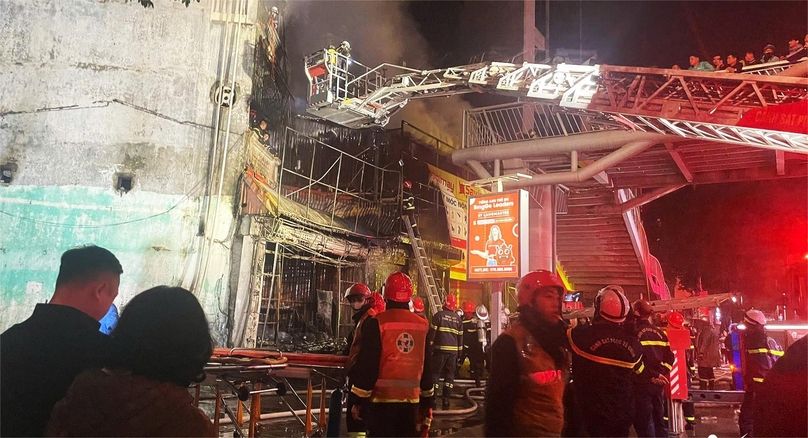 The fire incident scene on Pham Van Dong street, Bac Tu Liem district, Hanoi. Photo courtesy of VietNamNet.