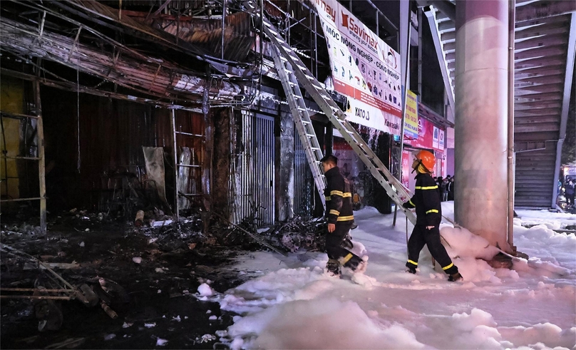 The fire incident scene on Pham Van Dong street, Bac Tu Liem district, Hanoi. Photo courtesy of VietNamNet.