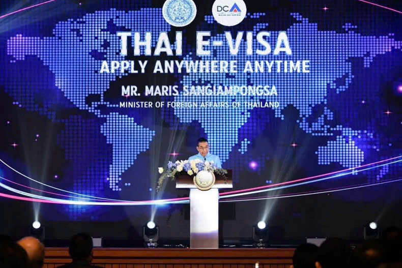 Minister of Foreign Affairs Maris Sangiampongsa introduces the Thai e-visa system. Photo courtesy of Thai Foreign Ministry.