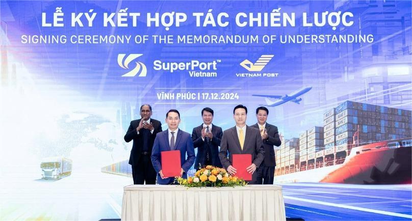 At the signing ceremony of the MoU on digital logistics collaboration between Vietnam SuperPort and Vietnam Post. Photo by The Investor/An Nhien.