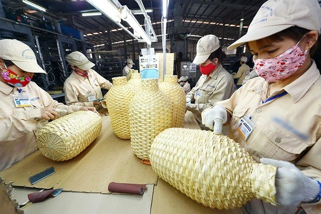 A small-sized enterprise in Vietnam. Photo courtesy of Dau tu (Investment newspaper).