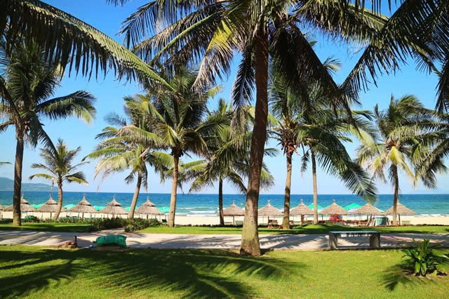 The tranquil beach of Nha Trang town in Khanh Hoa province, south-central Vietnam.Photo courtesy of Vietnam News.