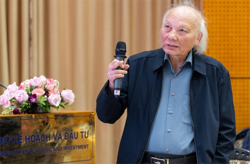 Prof. Nguyen Mai, chairman of VAFIE, speaks at a VAFIE workshop on suggestions to amend the government’s Decree 06 on horse racing, greyhound racing and international football betting services, Hanoi, November 28, 2024. Photo by The Investor/Quan Huy.