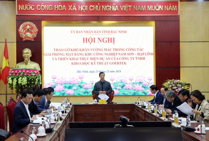 Bac Ninh Chairman Vuong Quoc Tuan (standing) speaks at a meeting in Bac Ninh province, northern Vietnam, December 23, 2024. Photo courtesy of Bac Ninh news portal.