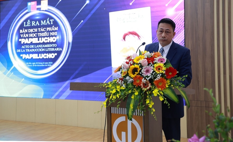 Pham Vinh Thai, editor-in-chief of Vietnam Education Publishing House, speaks at the launch of the Vietnamese translation of children’s literary work Papelucho in Hanoi, December 20, 2024. Photo courtesy of Vietnam Education Publishing House.