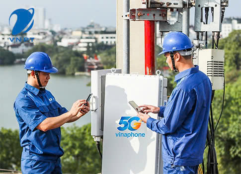 VNPT workers check 5G coverage. Photo courtesy of the corporation.