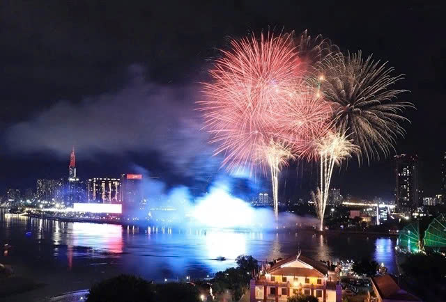 Ho Chi Minh City tops the chart as the most sought-after destination, where visitors can ring in ‘25 with fireworks above the Sai Gon River. Photo courtesy of Vietnam News Agency.