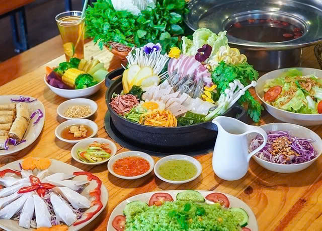 An organic vegetable hotpot is not only tasty, but also helps put Da Lat on the nation's culinary map. Photo courtesy of vinwonders.com