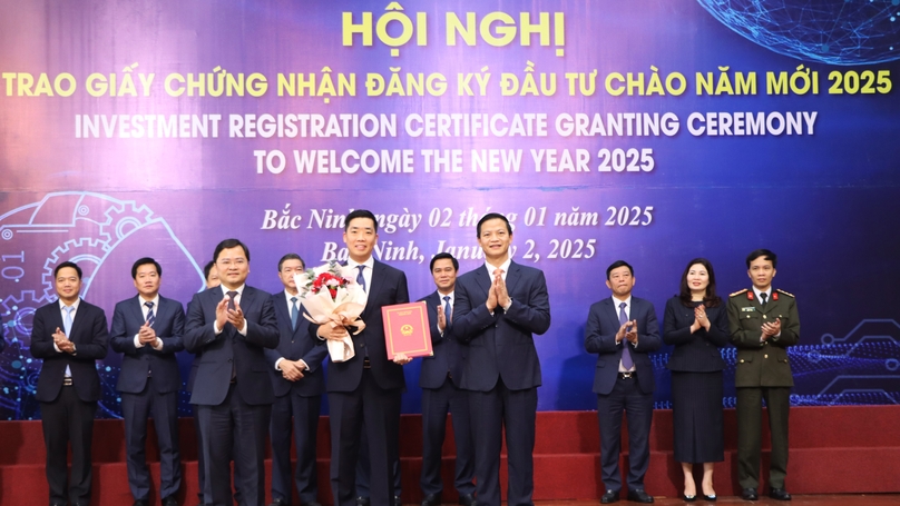 A representative of Samsung Display Vietnam (holding paper) receives an investment registration certificate in Bac Ninh province, northern Vietnam, January 2, 2025. Photo courtesy of Bac Ninh news portal.