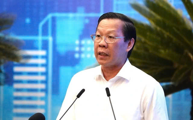 Chairman of the Ho Chi Minh City People's Committee Phan Van Mai speaks at the ceremony. Photo courtesy of Tuoi tre (Youth) newspaper.