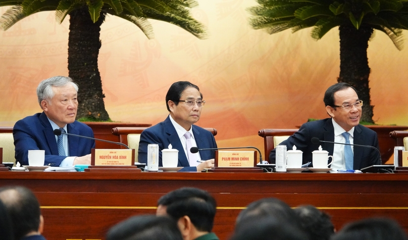 Prime Minister Pham Minh Chinh (middle) at a conference on developing international and regional financial centers in Vietnam, HCMC, January 4, 2025. Photo courtesy of Thanh Nien (Young People) newspaper.