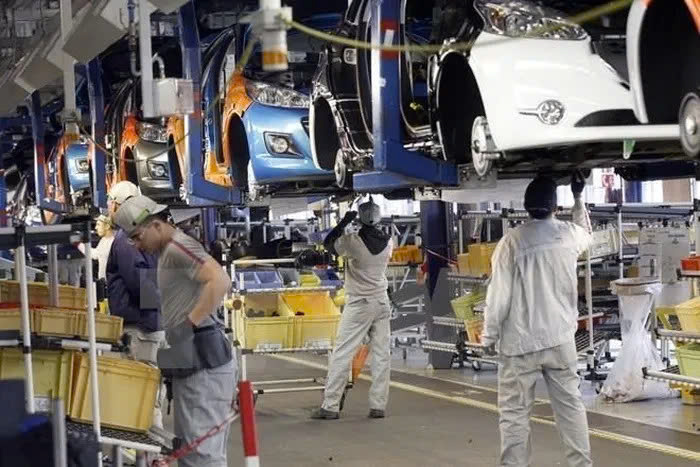 A car factory in thailand. Photo courtesy of Reuters/VNA.