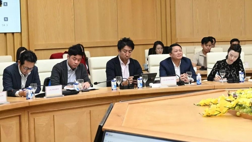 A delegation of Thai Binh LNG Power JSC speaks at an online conference on January 7, 2025. Photo courtesy of Cong Thuong (Industry & Trade) newspaper.