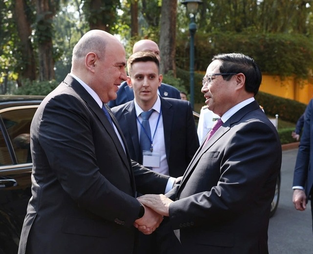 Russian Prime Minister Mikhail Vladimirovich Mishustin (left) and his Vietnamese counterpart Pham Minh Chinh shake hand. Photo courtesy of Vietnam News Agency.