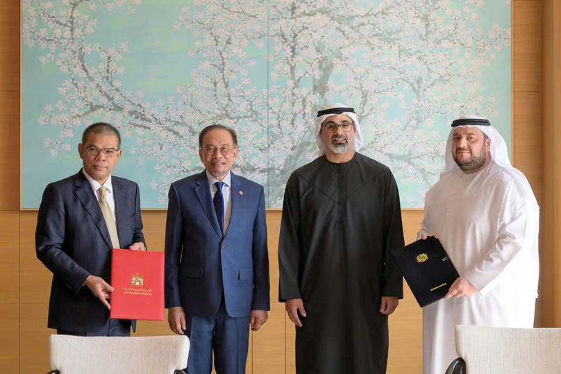 Malaysian and UAE representatives sign an MoU on AI cooperation. Photo courtesy of The Middle East Economy.