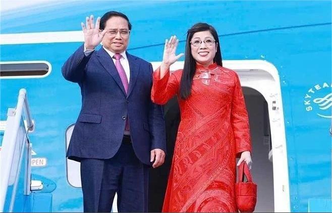 Prime Minister Pham Minh Chinh and his spouse Le Thi Bich Tran depart Hanoi on January 15, 2025 for official visits to Poland and the Czech Republic, attendance at the 55th World Economic Forum (WEF) Annual Meeting in Davos and bilateral meetings in Switzerland. Photo courtesy of Vietnam News Agency.