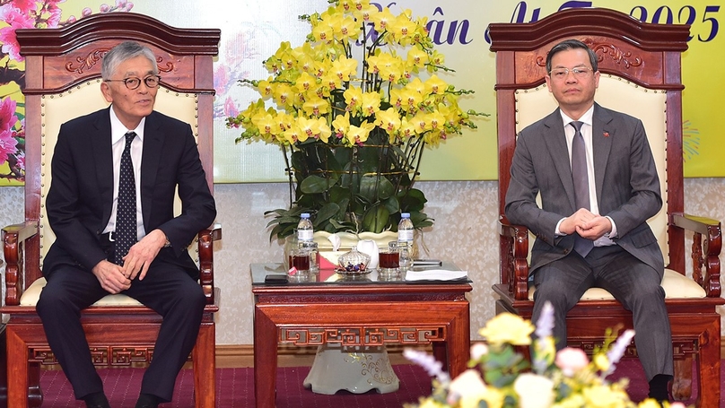 Erex representative director and president Honna Hitoshi (left) and Tuyen Quang Chairman Nguyen Van Son at a meeting in Tuyen Quang province, northern Vietnam, January 15, 2025. Photo courtesy of Tuyen Quang newspaper.