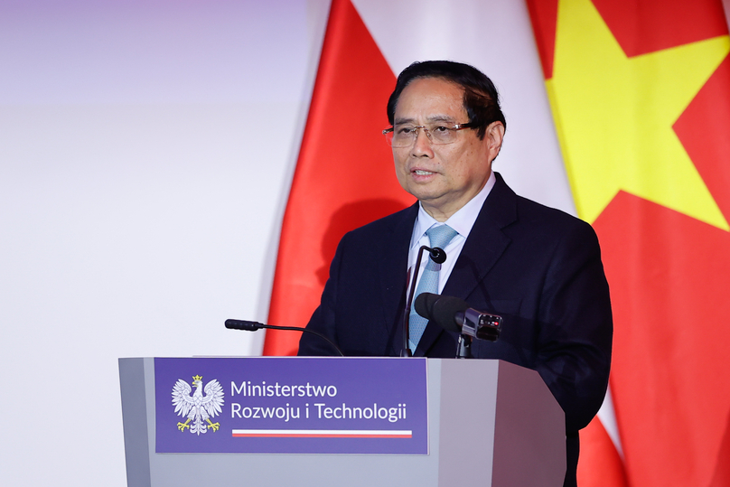 Vietnamese Prime Minister Pham Minh Chinh address the Vietnam-Poland business forum in Warsaw on January 17, 2025. Photo courtesy of the Vietnamese government's news portal.