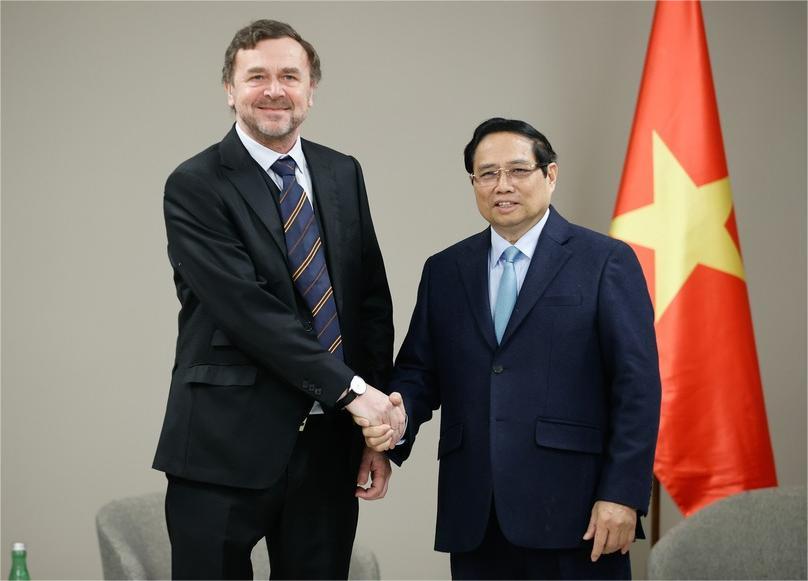 Vietnamese Prime Minister Pham Minh Chinh hosts Pavel Tykač, the owner of Sev.en Global Investments and SK Slavia Praha Football Club in Praha on January 19, 2025. Photo courtesy of the Vietnamese government's news portal.