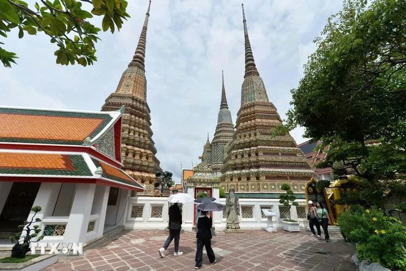  Tourists in Bangkok, Thailand. Photo courtesy of VNA.