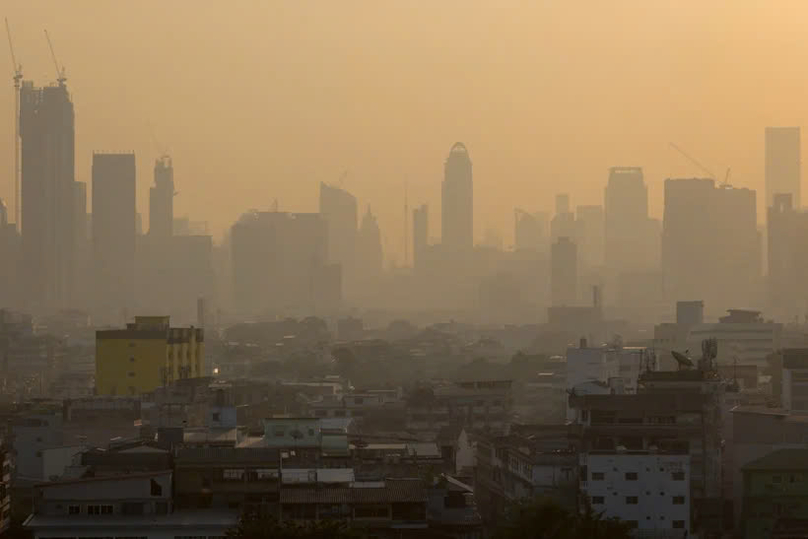Smoke covers the sky in Bangkok, Thailand. Photo courtesy of AFP/VNA