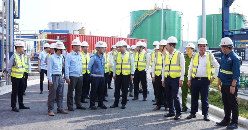 A delegation of Petrovietnam, PV Power, and Dong Nai province visits Nhon Trach 3 LNG-fired power plant in Dong Nai, southern VIetnam, February 3, 2025. Photo courtesy of Petrovietnam.