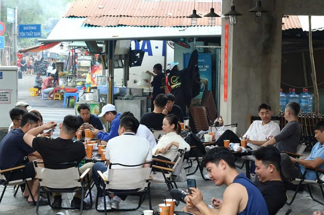 People enjoy a local cafe in Ho Chi Minh City. Photo courtesy of Ray Riches.